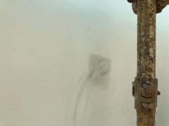 �≦��̼��ʩ�������Xһƽ����ʯ���c�≦��̼���Ă���